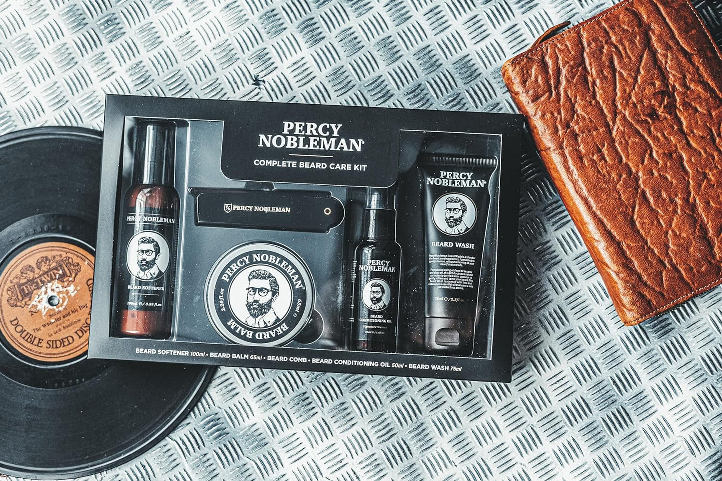 Percy Nobleman, Kit Complet De Soin Pour Barbe, Contenant Un Adoucissant Pour Barbe, Une Huile Parfumée Pour Barbe, Un Baume Pour Barbe, Un Shampoing Pour Barbe Et Un Peigne Pliable En Acétate